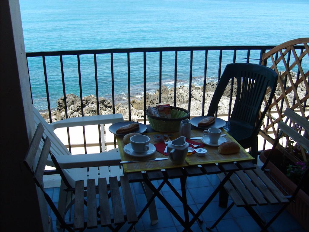 Ammaresiamo Ltb Hotel Cefalu Room photo